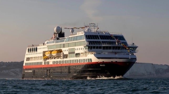 Das havarierte Hurtigruten-Kreuzfahrtschiff kommt nur langsam in Richtung Deutschland voran