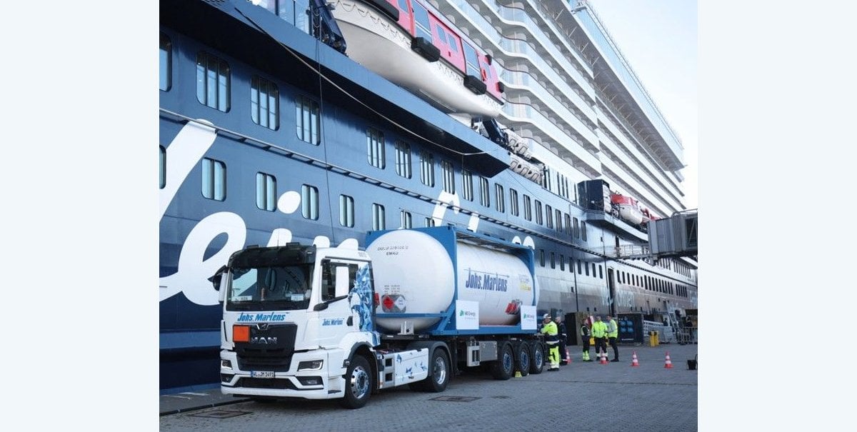 methanol bunkering of cruise ship