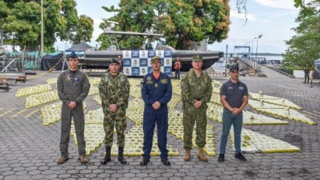 Colombian Navy patrol vessel with 3 tonnes of cocaine