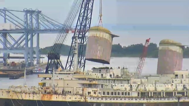 funnel being removed from ss United States