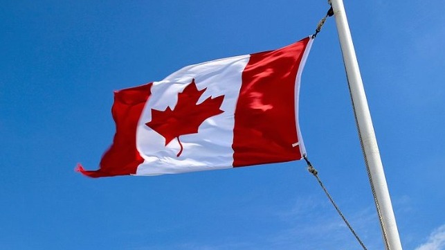 when did the canadian flag change