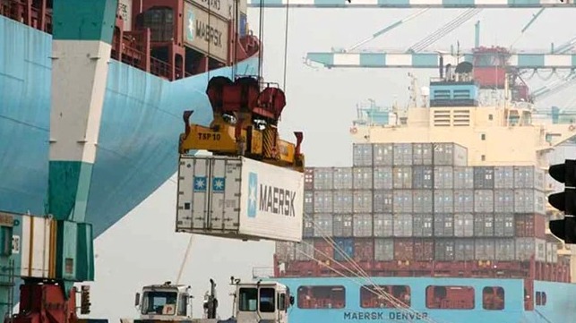 Maersk sells container manufacturer to Chinese 