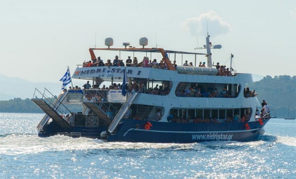 Video: Luxury Charter Yacht Nearly Runs Down Tourist Boat in Greek Islands