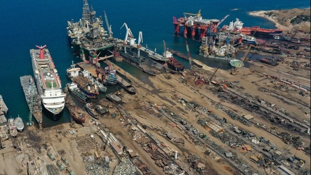 recycling equiment from ships at Turkish demolition yards