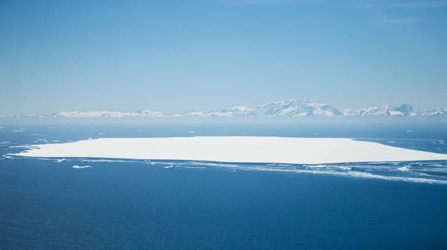 images of world's largest iceberg