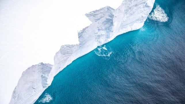 images of world's larges iceberg in the South Atlantic