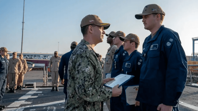 Adm. Brad Cooper, center, recognizes crewmembers of destroyer USS Carney for their actions during Houthi attacks, Feb. 2024 (USN file image)