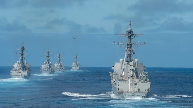Warships from Destroyer Squadron 23 transit the Pacific Ocean, 2020 (USN file image)