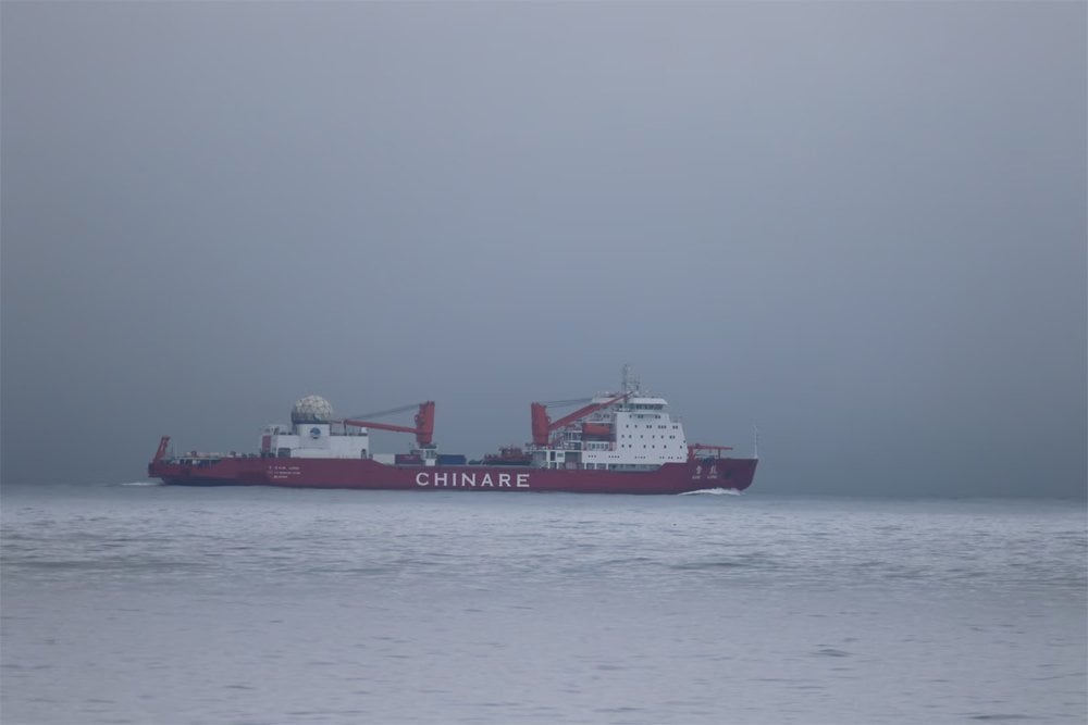 Xue Long Chinese research ship