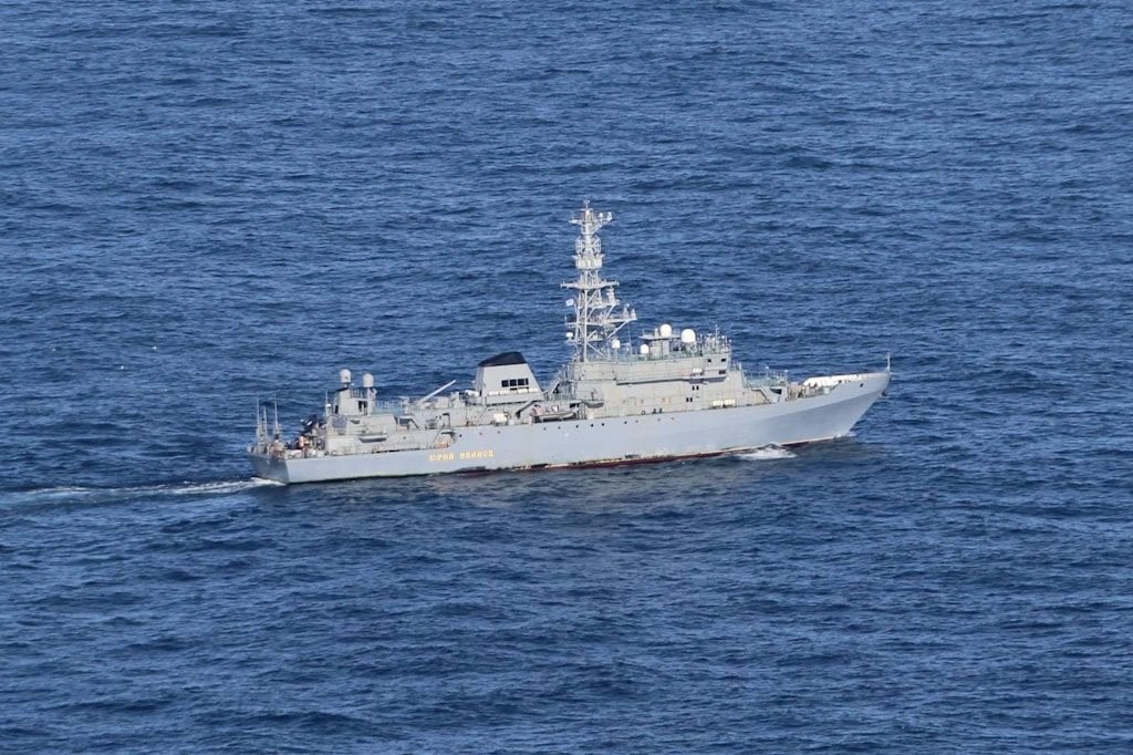 Russian surveillance ship