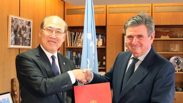 Carlos Bastarreche Sagües, Ambassador of Spain to the United Kingdom and Permanent Representative of Spain to IMO, deposited the instrument of accession to the Cape Town Agreement with IMO Secretary-General Kitack Lim. 