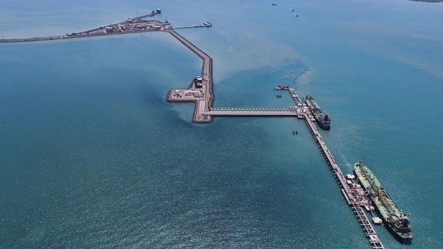 The import terminal for the Russian-owned Vadinar refinery in India (Nayara Energy)