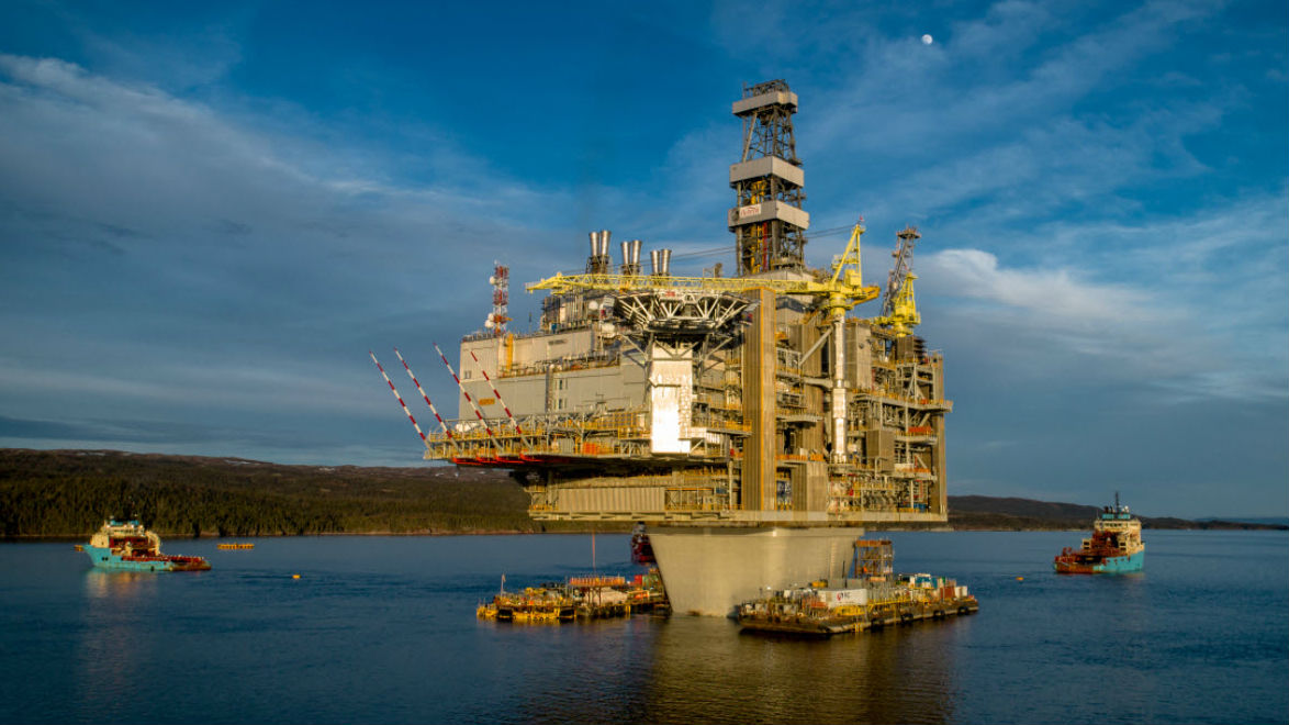 Hebron platform preparing for tow to field, May 2017