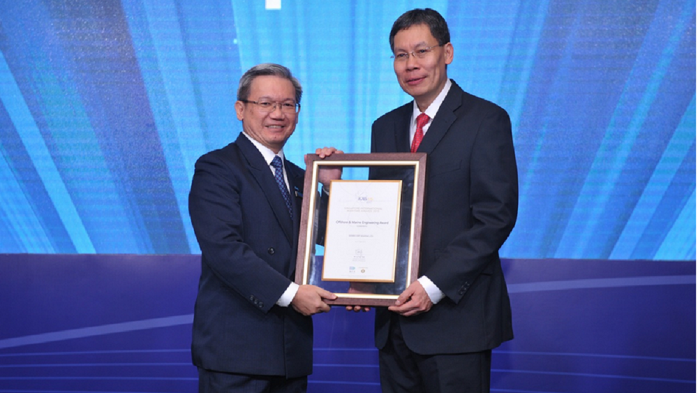 mr wong weng sun receiving award