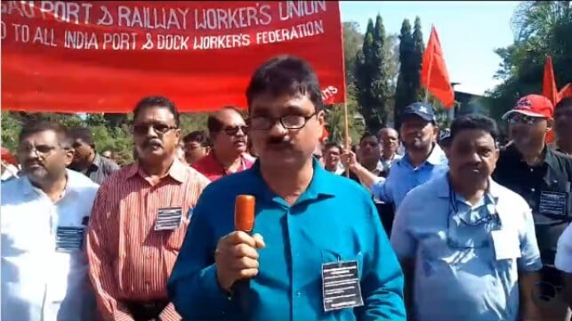 Indian dockworkers