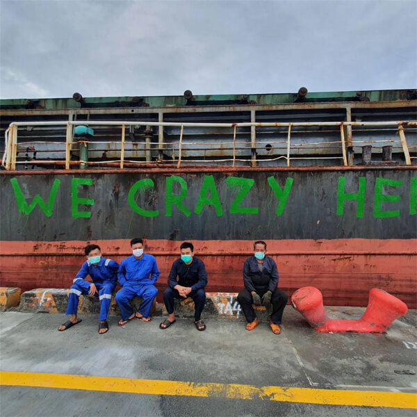 Crew Abandoned in Taiwan Paints Appeals for Help on Ship’s Hull