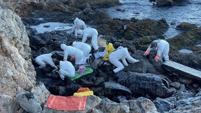 Teenage volunteers swab VLSFO from the rocks at Rosia Bay, Gibraltar, August 3 (Nautilus Project)