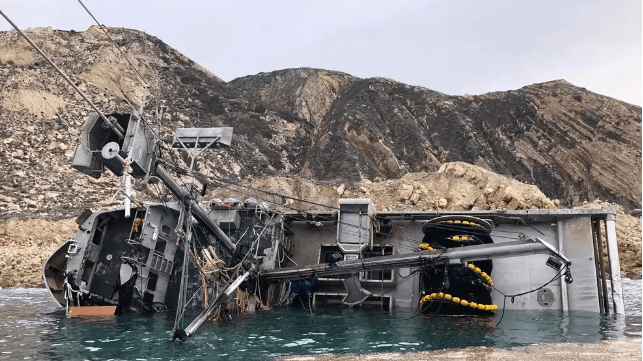 Fishing vessel Speranza Marie aground on a rocky shore