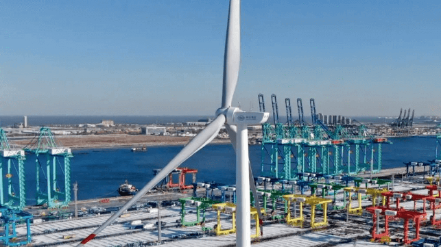 solar and wind power for Chinese container terminal 