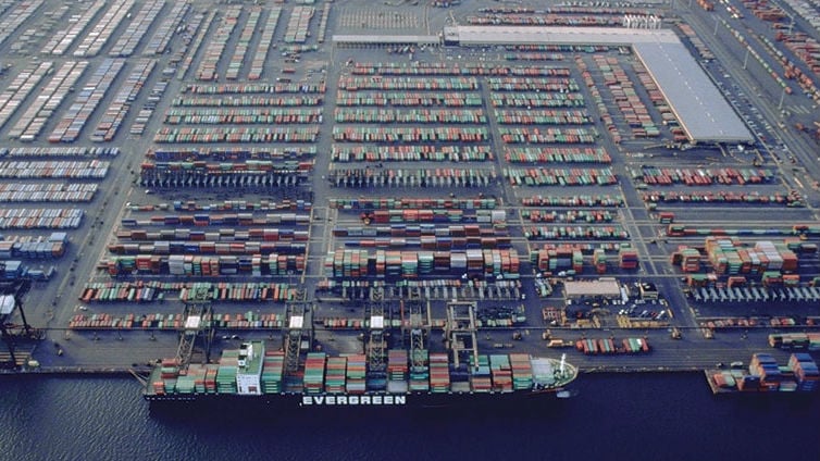 containers in port