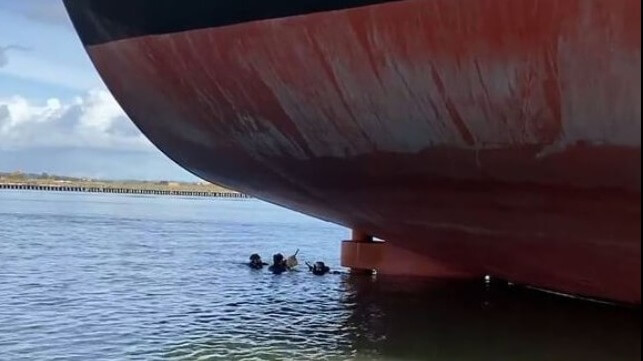 bulker investigated after cocaine and diver's bound found in Australia