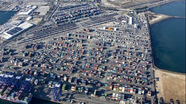 California ports delay fee for containers