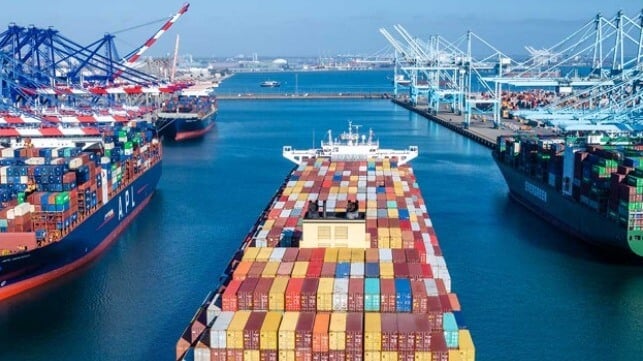 containership arriving Port of Los Angeles