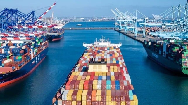 containership arriving in port