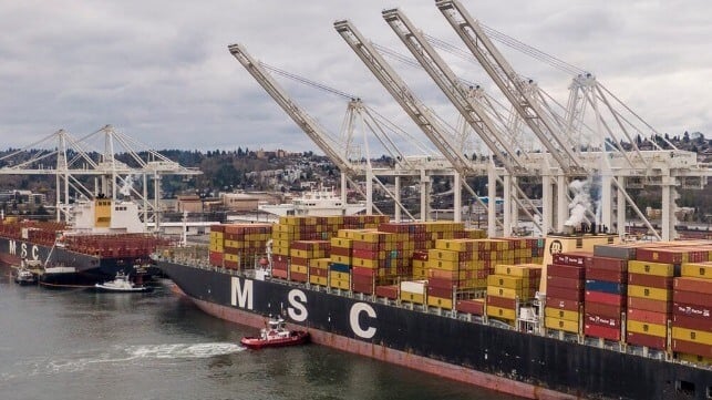 containership docking