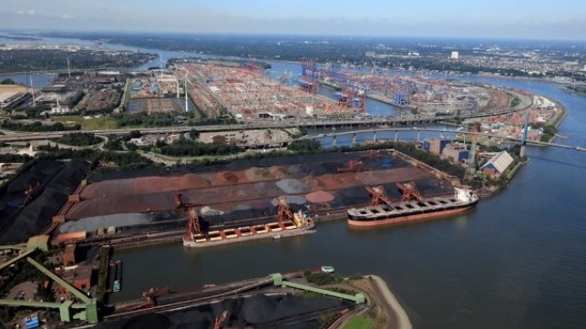 building hydrogen plant and green hub in prot of Hamburg