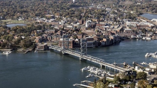 The harbor at Portsmouth, New Hampshire (Carol Highsmith / public domain)