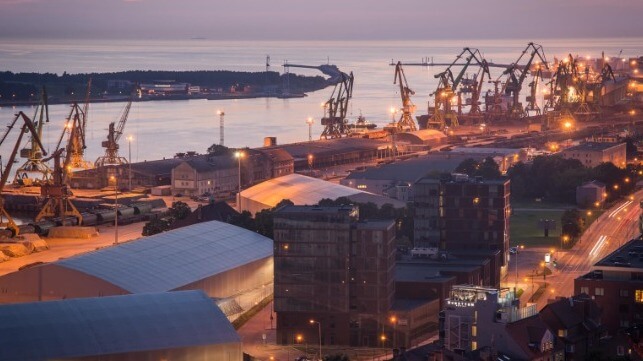 Port of Klaipeda wharf with level-luffing cranes