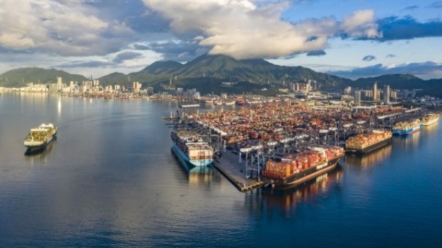 growth in cargo and containere volumes at China's ports 