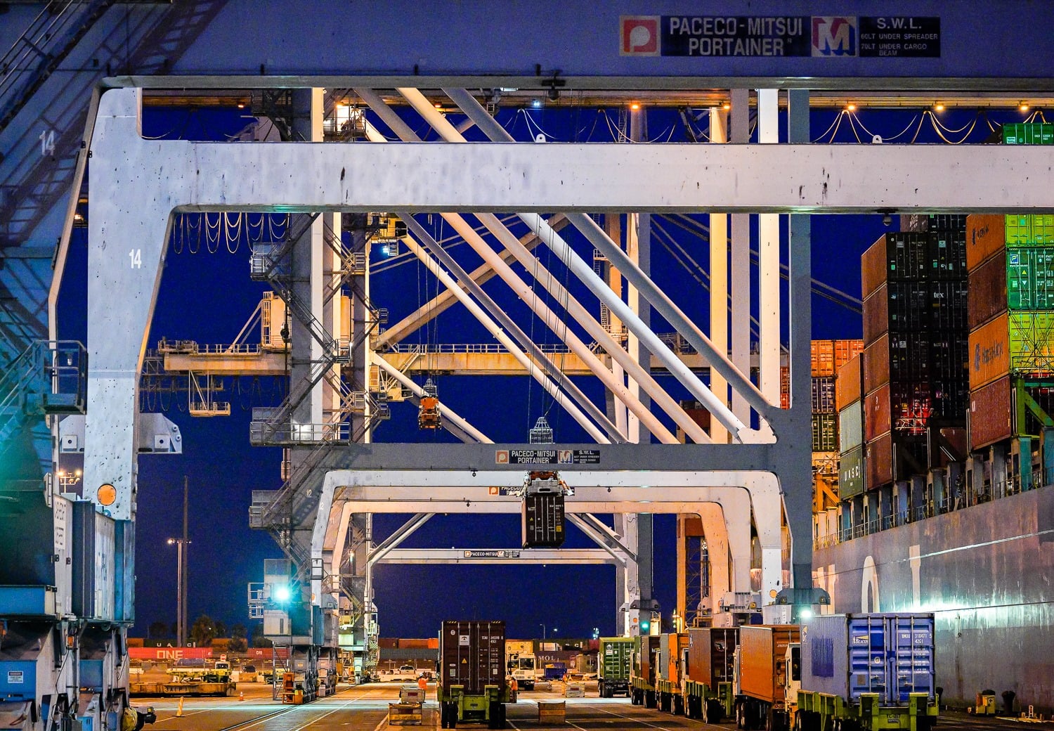 container handling Port of Long Beach