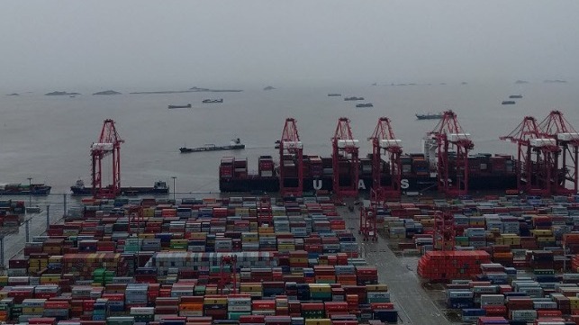 China calls for cooperation to end container shortage 