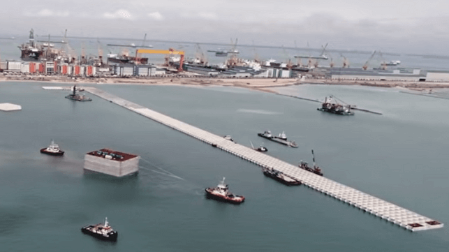 Tempat berlabuh pertama di set pelabuhan Tuas raksasa Singapura memasuki layanan