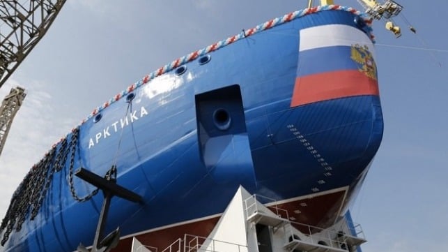 The Arktika icebreaker's hull putting to water in St Petersburg. (Photo: gov-murman.ru)