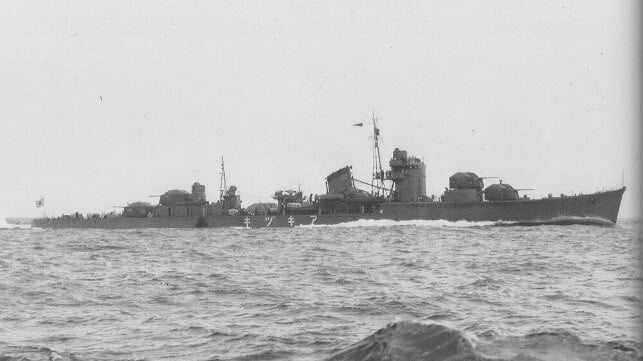 Akizuki, sister ship of Teruzuki (public domain file image)