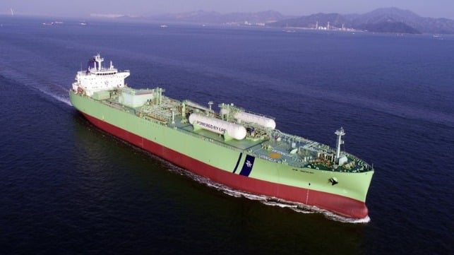 Retrofitted large LPG carrier in minor accident on maiden voyage