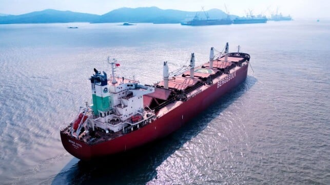 bulker with onboard carbon capture emission system