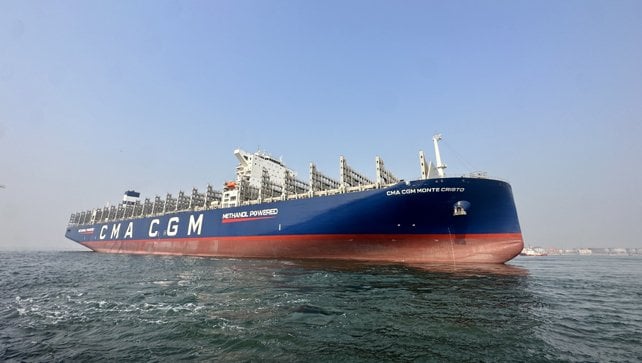 methanol-fueled containership