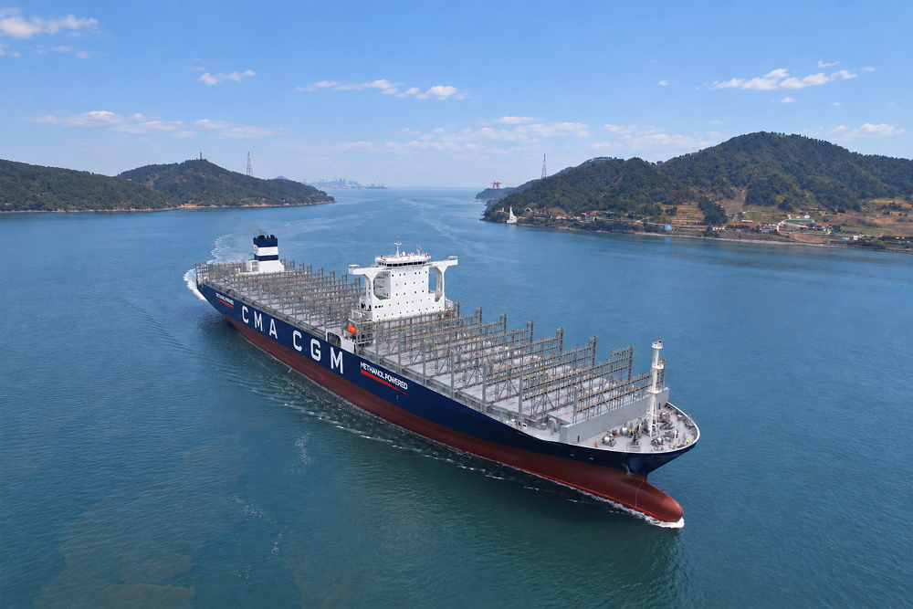 HD Hyundai Delivers World's First "Lashing-Free" Containership to CMA CGM