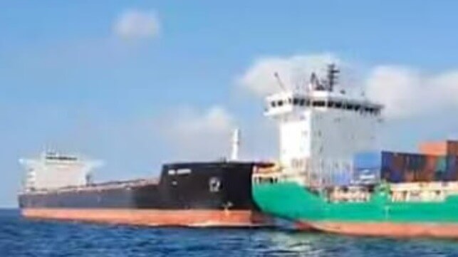 RoPax-Bulker çarpışmasının ardından dökme yük gemisi de Türkiye açıklarında konteynerlerle çarpıştı