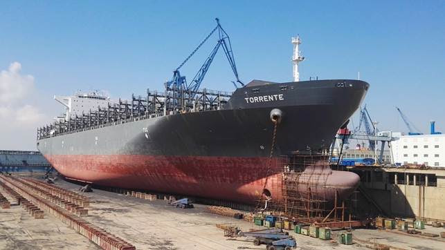 A well-planned process enables smooth MacGregor cargo system upgrades; the third 8,000 TEU Hapag-Lloyd container vessel to be completed is the 2011-delivered Torrente