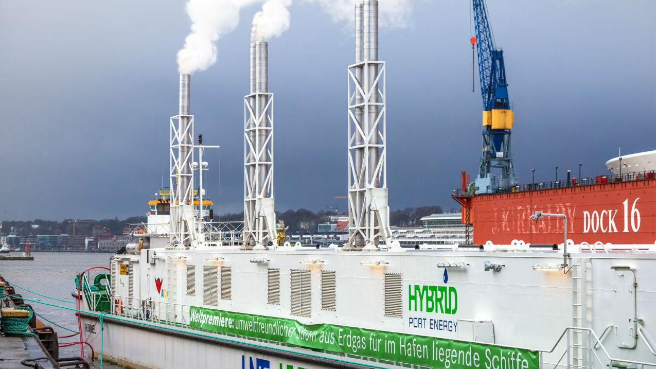 LNG hybrid barge