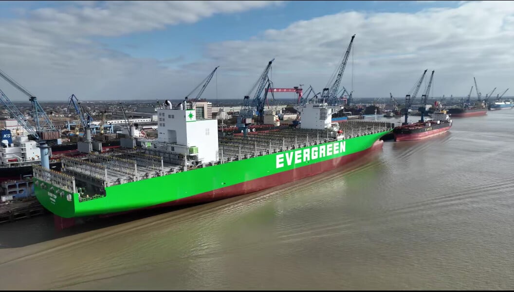 Ever Top was retrofitted with a complete carbon capture and storage system during its class survey in China (Huarun Dadong Shipyard)