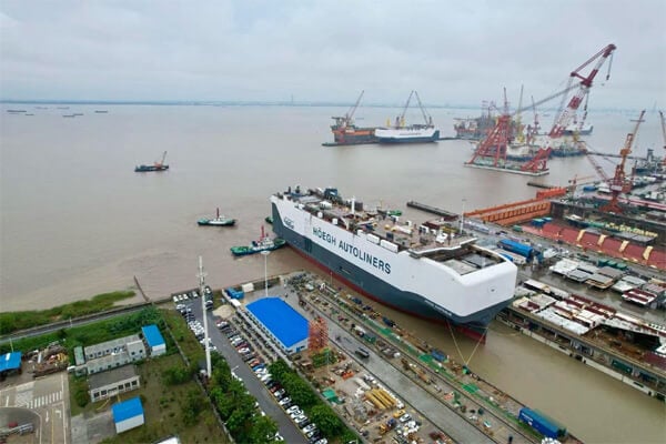 Largest and Greenest Car Carrier Delivery to Hoegh