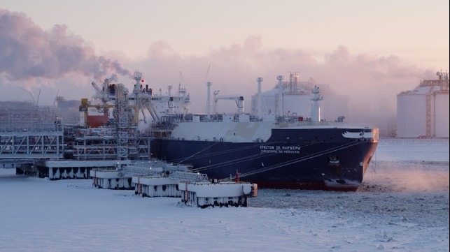Arctic tanker experiences propulsion problem on late season run
