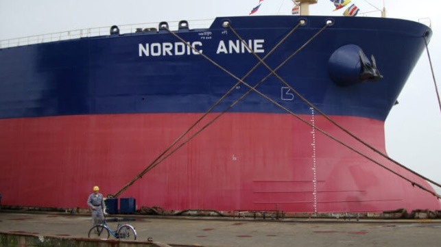 Nordic Anne tanker at the pier