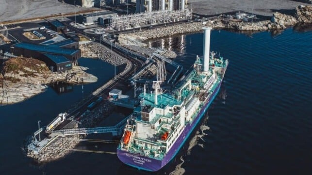 LCO2 carrier